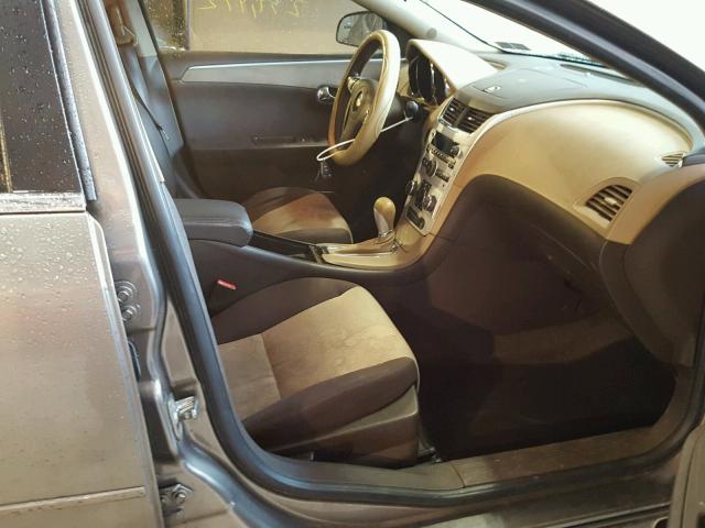1G1ZB5EB8A4118728 - 2010 CHEVROLET MALIBU LS ნაცრისფერი ფოტო 5