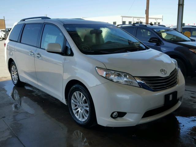 5TDYZ3DC0HS882598 - 2017 TOYOTA SIENNA XLE WHITE photo 1