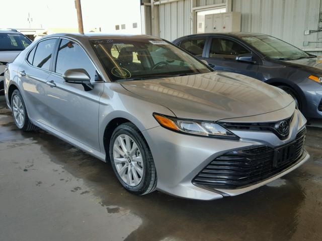 JTNB11HK5J3011928 - 2018 TOYOTA CAMRY L SILVER photo 1