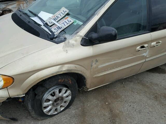 2C4GP74L91R288874 - 2001 CHRYSLER TOWN & COU GOLD photo 9