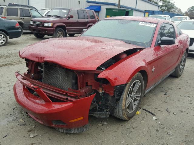 1ZVBP8AM0B5166106 - 2011 FORD MUSTANG RED photo 2