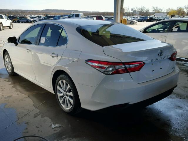JTNB11HK0J3020049 - 2018 TOYOTA CAMRY L 白色 照片 3