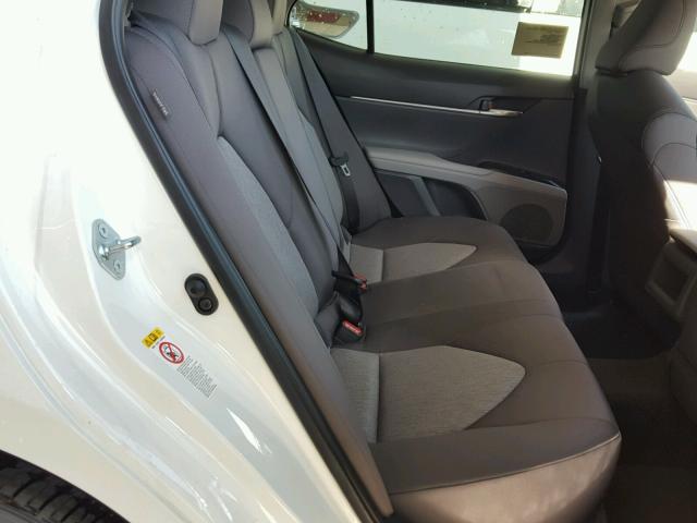 JTNB11HK0J3020049 - 2018 TOYOTA CAMRY L 白色 照片 6