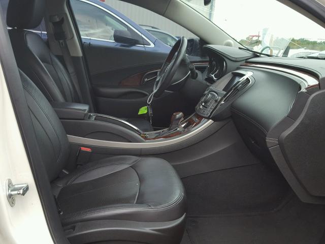 1G4GJ5E37DF264195 - 2013 BUICK LACROSSE T WHITE photo 5