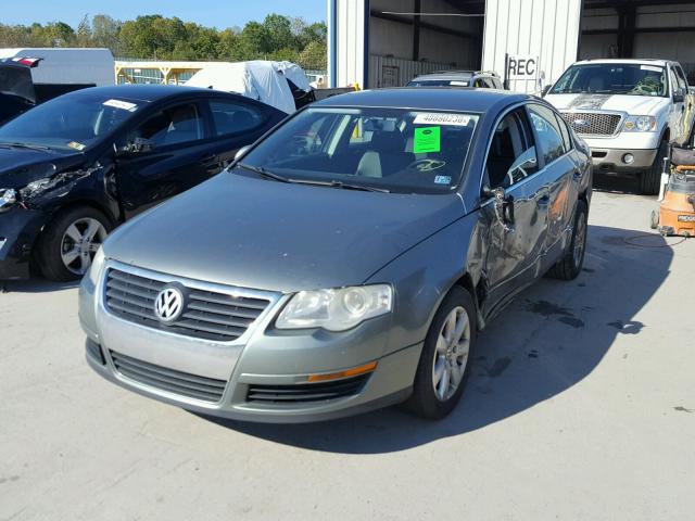 WVWJK73C18E101639 - 2008 VOLKSWAGEN PASSAT TUR GRAY photo 2