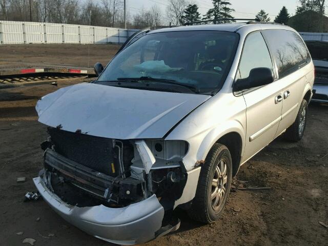 2C4GP54L15R260240 - 2005 CHRYSLER TOWN & COU SILVER photo 2