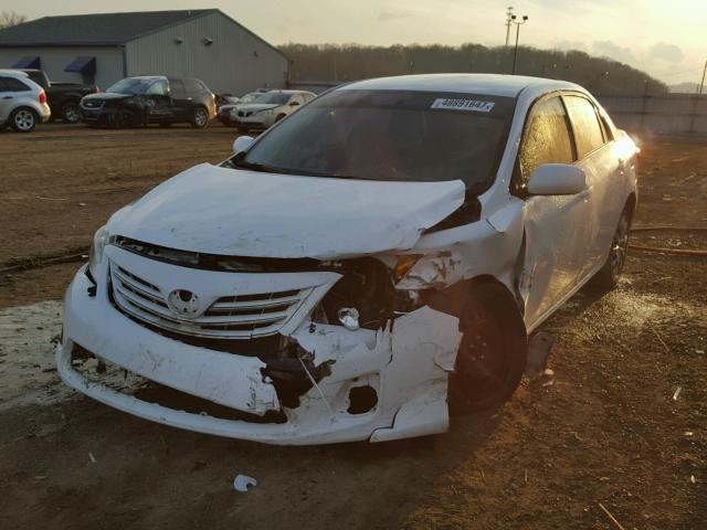 2T1BU4EEXDC026755 - 2013 TOYOTA COROLLA BA WHITE photo 2