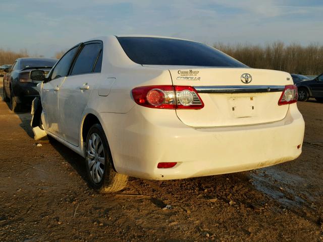 2T1BU4EEXDC026755 - 2013 TOYOTA COROLLA BA WHITE photo 3