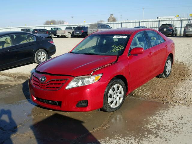 4T1BF3EK1AU090123 - 2010 TOYOTA CAMRY BASE RED photo 2