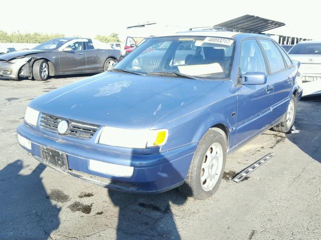 WVWEE83A0TE138901 - 1996 VOLKSWAGEN PASSAT GLX BLUE photo 2