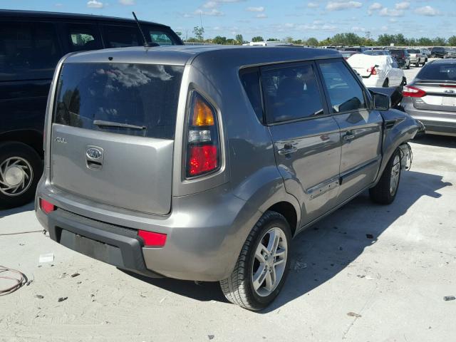 KNDJT2A26B7218686 - 2011 KIA SOUL + GRAY photo 4