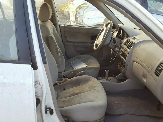 KMHCG45C84U556408 - 2004 HYUNDAI ACCENT GL WHITE photo 5