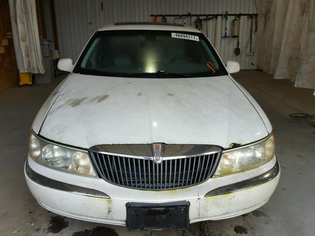 1LNHM97V52Y699722 - 2002 LINCOLN CONTINENTA WHITE photo 9