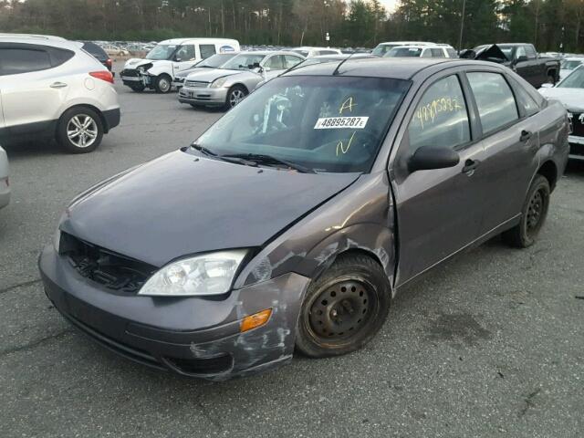 1FAFP34N46W157412 - 2006 FORD FOCUS ZX4 GRAY photo 2