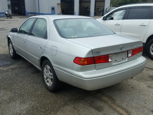 4T1BF22K9YU099581 - 2000 TOYOTA CAMRY LE ვერცხლისფერი ფოტო 3