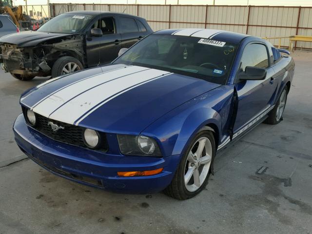 1ZVFT80N755167331 - 2005 FORD MUSTANG BLUE photo 2