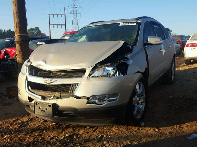 1GNLRHED6AJ224230 - 2010 CHEVROLET TRAVERSE L GOLD photo 2