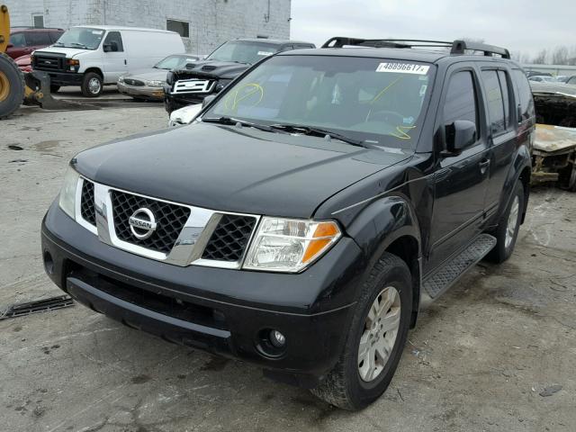 5N1AR18W05C704077 - 2005 NISSAN PATHFINDER BLACK photo 2