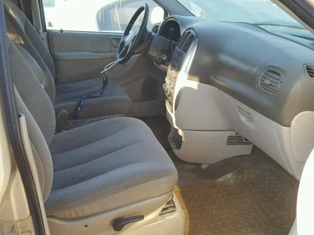 2C4GP54L45R144045 - 2005 CHRYSLER TOWN & COU GOLD photo 5