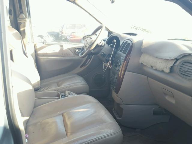 2C8GP64L53R217943 - 2003 CHRYSLER TOWN & COU SILVER photo 5