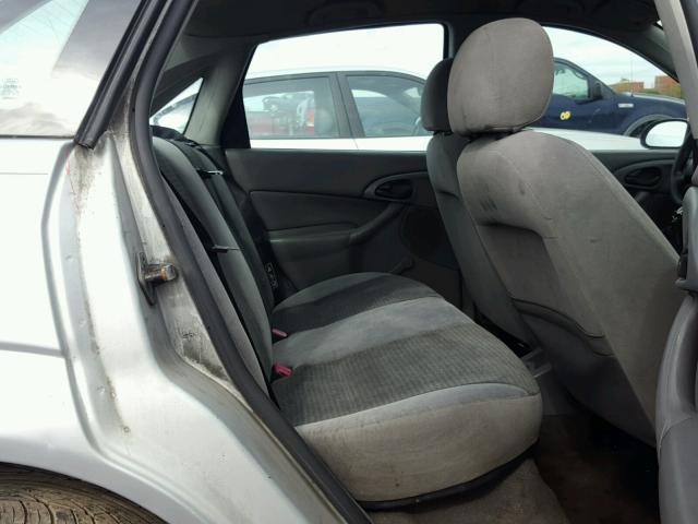 1FAFP33P13W102415 - 2003 FORD FOCUS LX SILVER photo 6