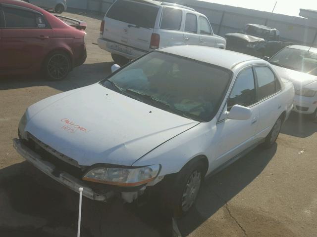 JHMCG66541C005280 - 2001 HONDA ACCORD LX WHITE photo 2