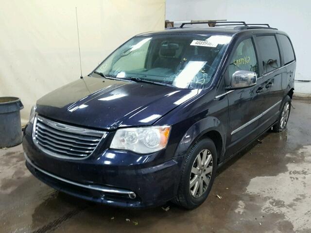 2A4RR8DG6BR716200 - 2011 CHRYSLER TOWN & COU BLUE photo 2