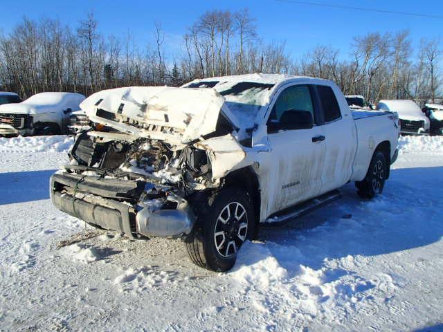 5TFUM5F19EX057041 - 2014 TOYOTA TUNDRA DOU WHITE photo 2