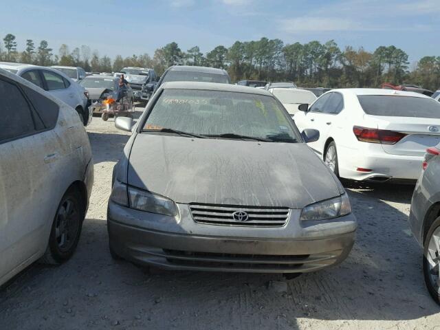 JT2BG22K8W0111766 - 1998 TOYOTA CAMRY CE GRAY photo 10