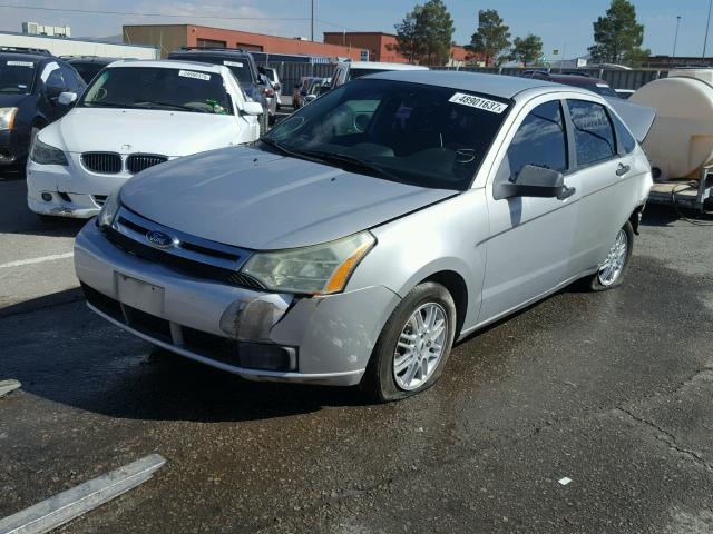 1FAHP35NX9W209847 - 2009 FORD FOCUS SE SILVER photo 2