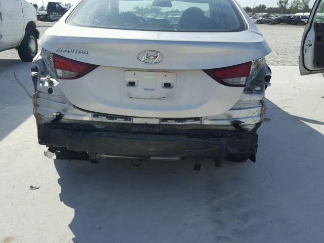 5NPDH4AE5GH720709 - 2016 HYUNDAI ELANTRA SE SILVER photo 9