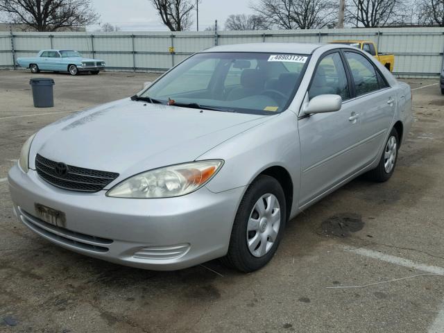 4T1BE32K33U135816 - 2003 TOYOTA CAMRY LE RED photo 2