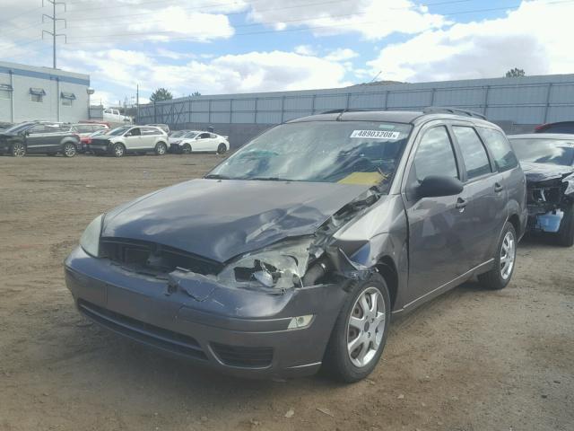 1FAHP36N65W295165 - 2005 FORD FOCUS ZXW GRAY photo 2