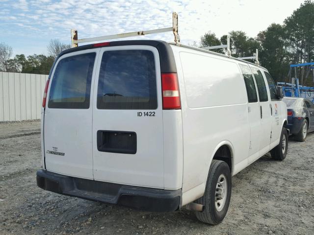 1GCGG29C791131422 - 2009 CHEVROLET EXPRESS G2 WHITE photo 4