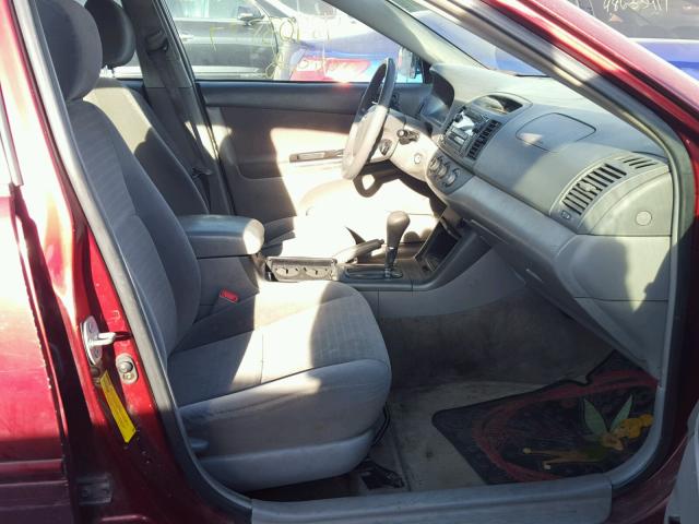 4T1BE30K25U072133 - 2005 TOYOTA CAMRY LE მუქწითელი ფოტო 5