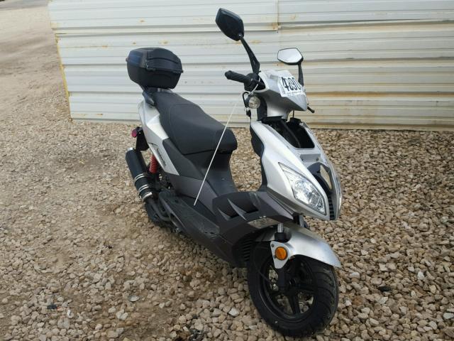 L5YTCKPA7F1129900 - 2015 SCOO 150CC SILVER photo 1