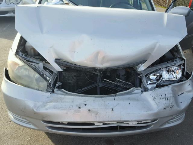 4T1BE32K44U865736 - 2004 TOYOTA CAMRY LE ვერცხლისფერი ფოტო 7