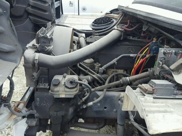 1FVACXCS43HL72470 - 2003 FREIGHTLINER M2 106 MED WHITE photo 7