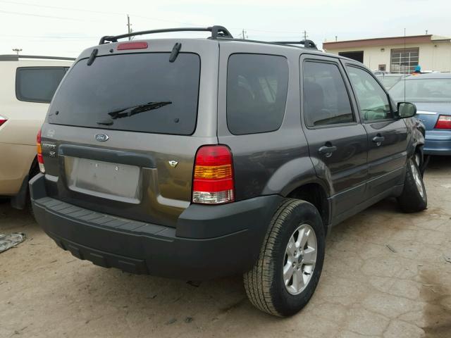 1FMYU03105KB32162 - 2005 FORD ESCAPE XLT GRAY photo 4