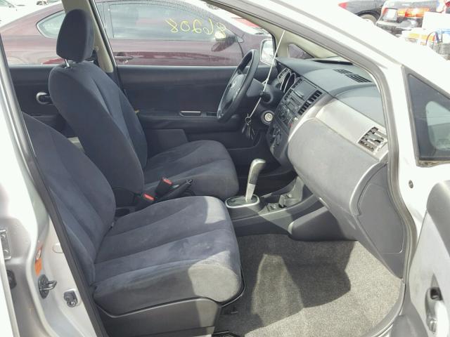 3N1BC13E89L480580 - 2009 NISSAN VERSA S SILVER photo 5