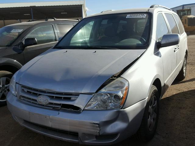 KNDMG4C39A6344418 - 2010 KIA SEDONA LX SILVER photo 2