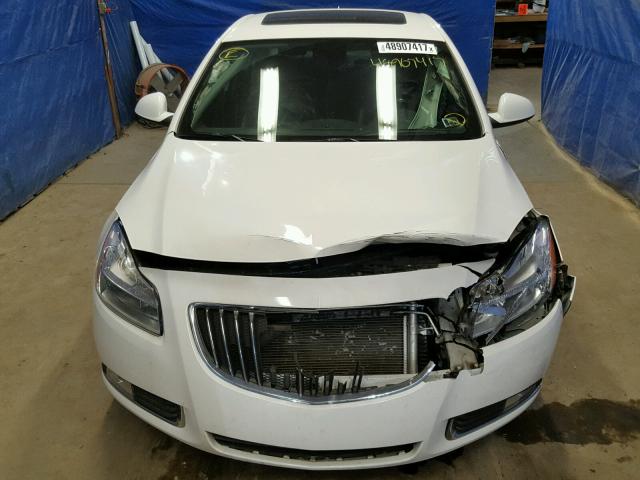 W04GS5EC3B1085710 - 2011 BUICK REGAL CXL WHITE photo 9