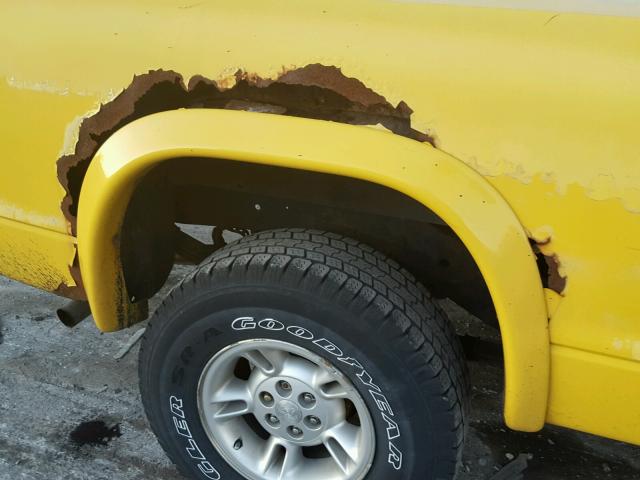 1B7GG22YXXS267833 - 1999 DODGE DAKOTA YELLOW photo 9