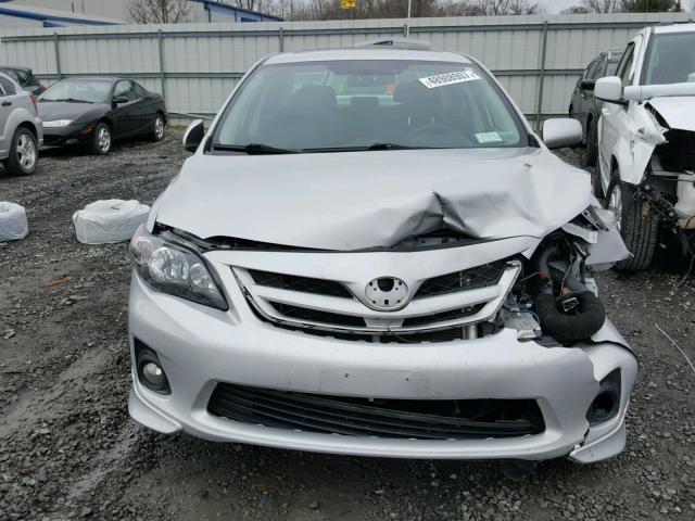 2T1BU4EEXDC050618 - 2013 TOYOTA COROLLA BA SILVER photo 9