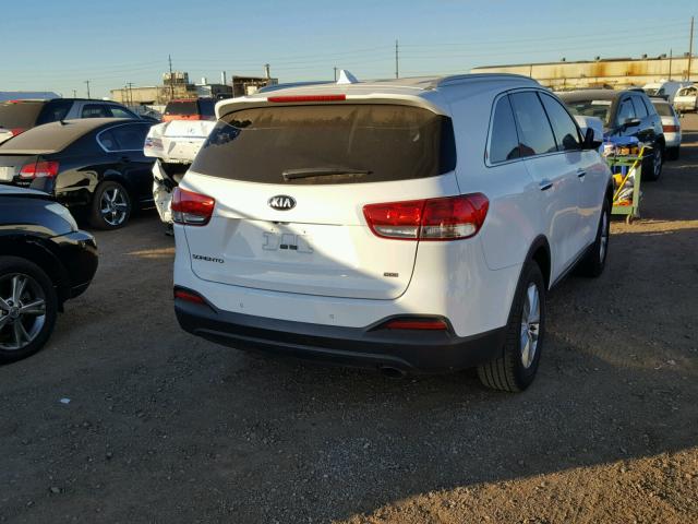 5XYPG4A32GG161738 - 2016 KIA SORENTO LX WHITE photo 4