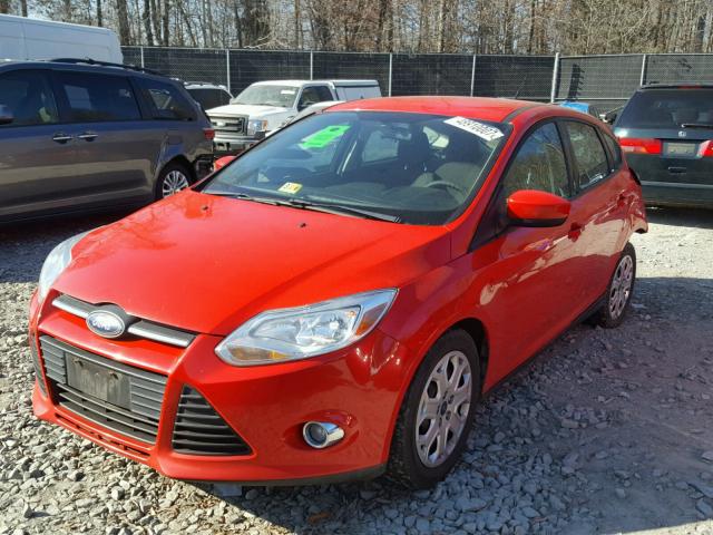 1FAHP3K27CL225202 - 2012 FORD FOCUS SE RED photo 2