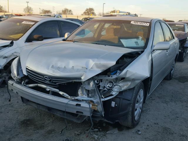 JTDBE30K653033992 - 2005 TOYOTA CAMRY LE SILVER photo 2