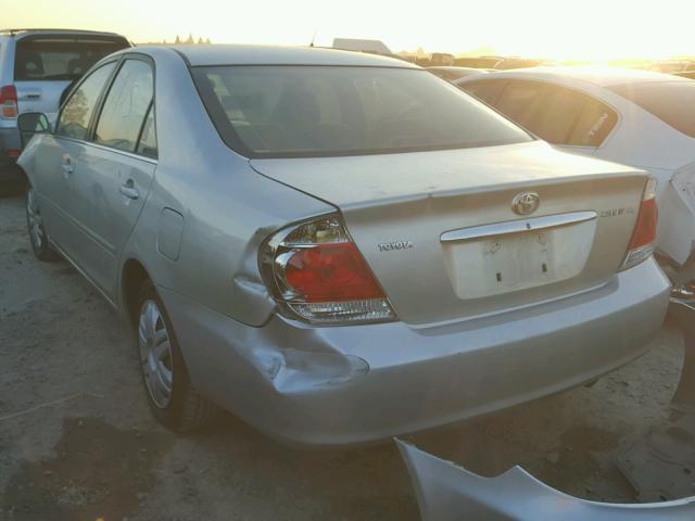 JTDBE30K653033992 - 2005 TOYOTA CAMRY LE 银色 照片 3