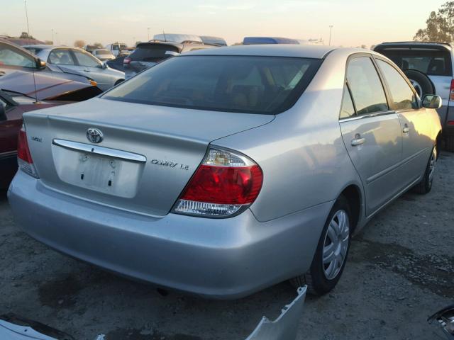 JTDBE30K653033992 - 2005 TOYOTA CAMRY LE 银色 照片 4