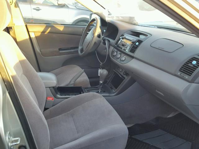 JTDBE30K653033992 - 2005 TOYOTA CAMRY LE 银色 照片 5